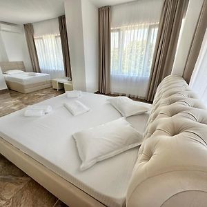 Cameră triplă